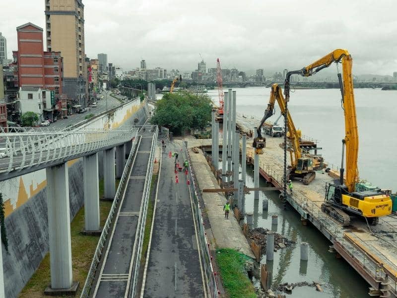 Construction survey supporting transportation and riverfront infrastructure development projects